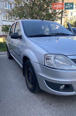 Седан Renault Logan 2012 в Глевасі