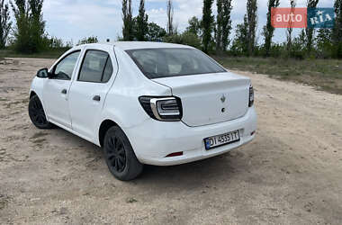 Седан Renault Logan 2015 в 