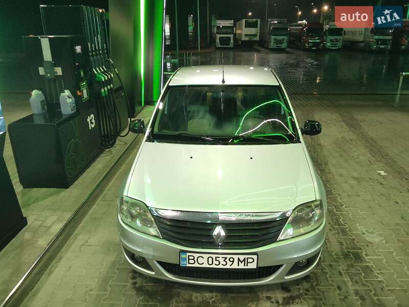 Седан Renault Logan 2010 в 