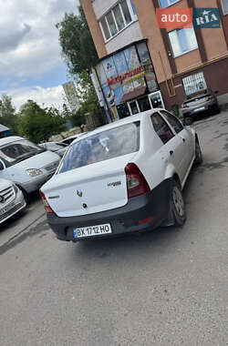 Седан Renault Logan 2012 в 