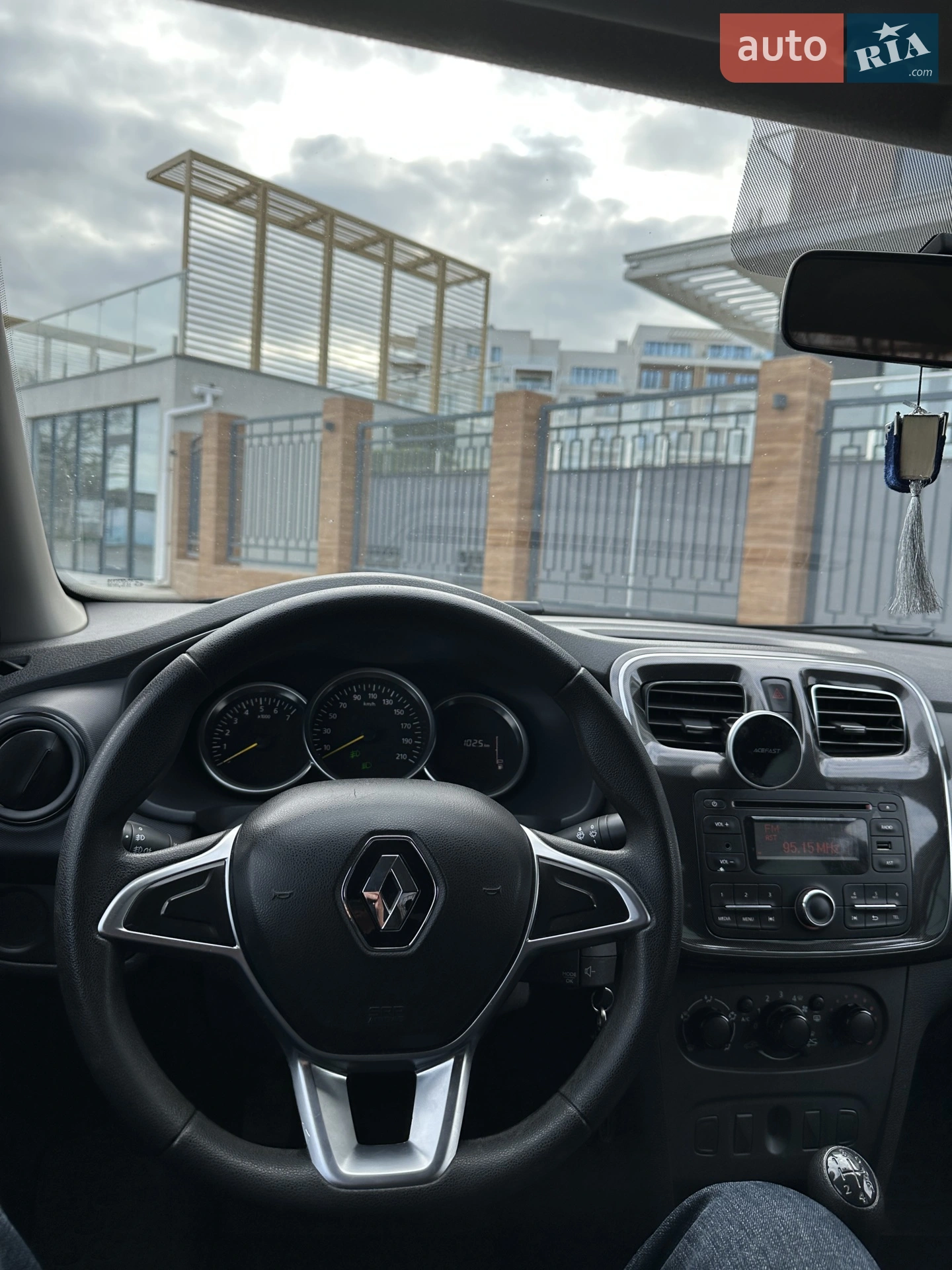 2017 Renault Logan - мініатюра 8