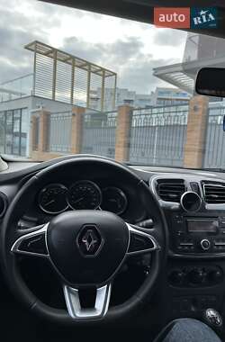 Седан Renault Logan 2017 в 