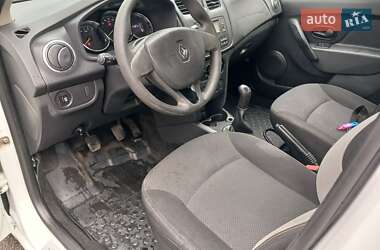 Седан Renault Logan 2016 в 