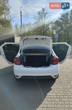 Седан Renault Logan 2020 в 
