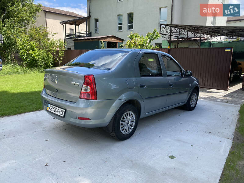 Седан Renault Logan 2011 в Борисполе