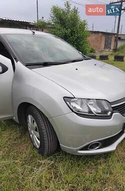 Седан Renault Logan 2013 в 
