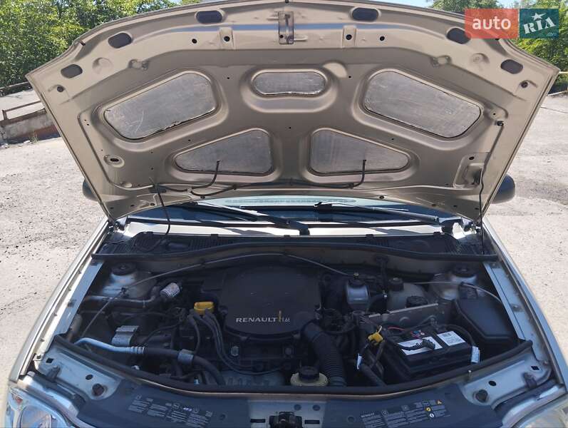 Седан Renault Logan 2009 в Днепре
