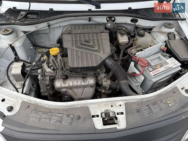 Седан Renault Logan 2012 в 