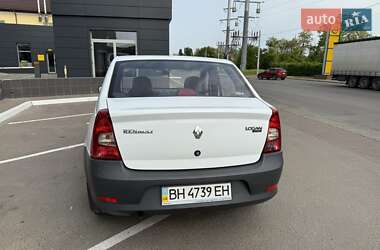 Седан Renault Logan 2012 в 