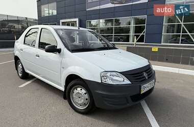 Седан Renault Logan 2012 в 