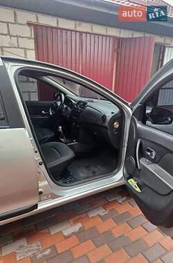Седан Renault Logan 2019 в 