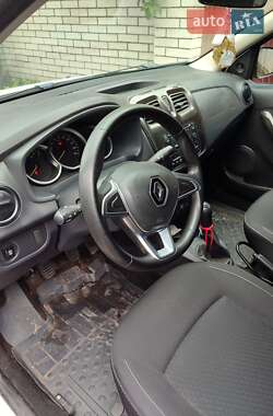Седан Renault Logan 2017 в 