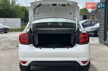 Седан Renault Logan 2017 в 