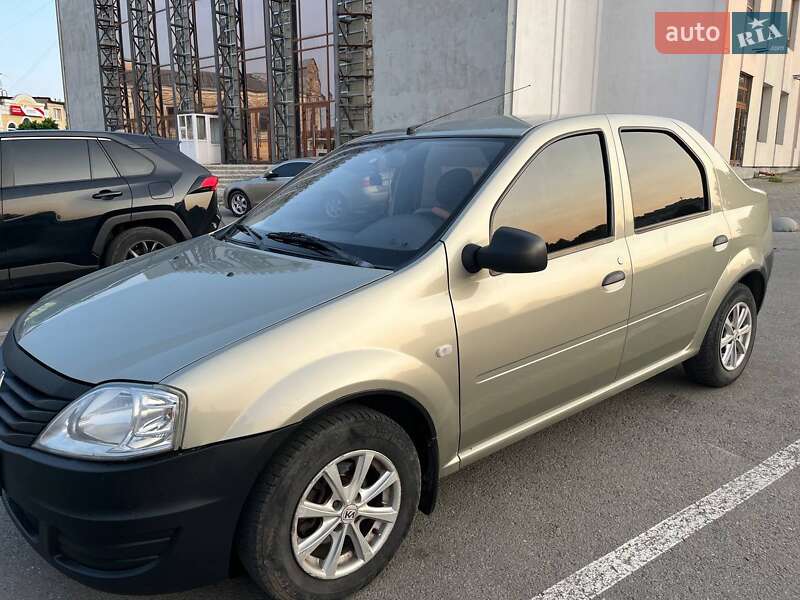 Седан Renault Logan 2011 в Умані