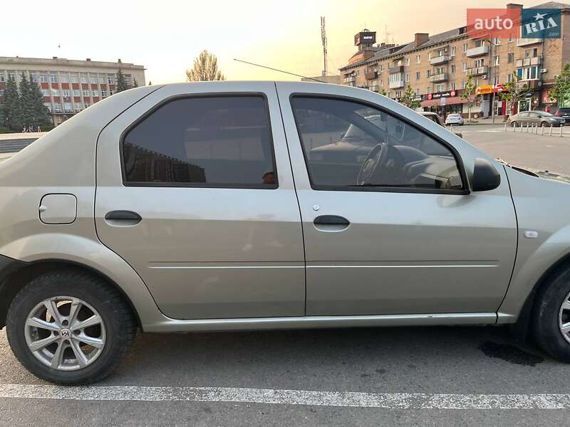 Седан Renault Logan 2011 в Умані