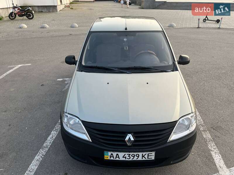 Седан Renault Logan 2011 в Умані