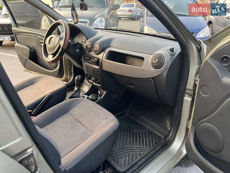 Седан Renault Logan 2011 в Умані