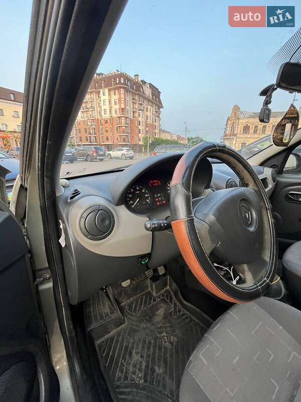 Седан Renault Logan 2011 в Умані