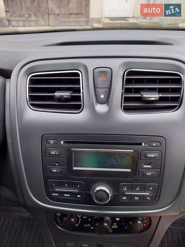 Седан Renault Logan 2015 в Чернівцях