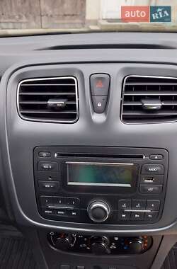 Седан Renault Logan 2015 в 
