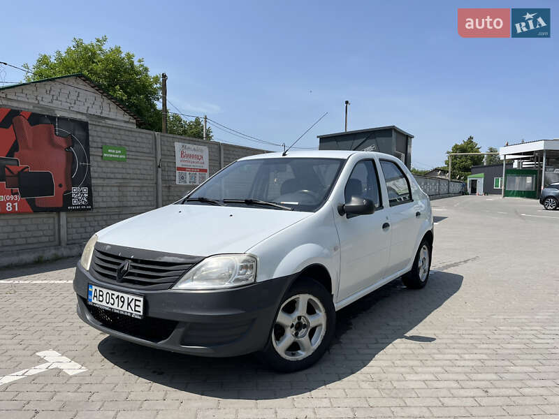 Седан Renault Logan 2011 в 
