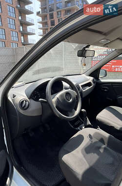 Седан Renault Logan 2011 в 