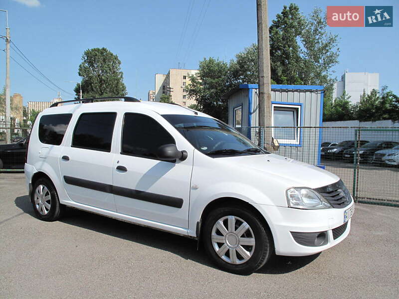 Renault Logan 2012