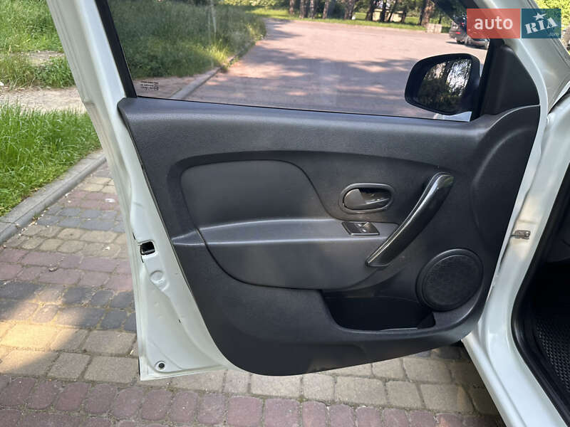 Седан Renault Logan 2019 в Черновцах