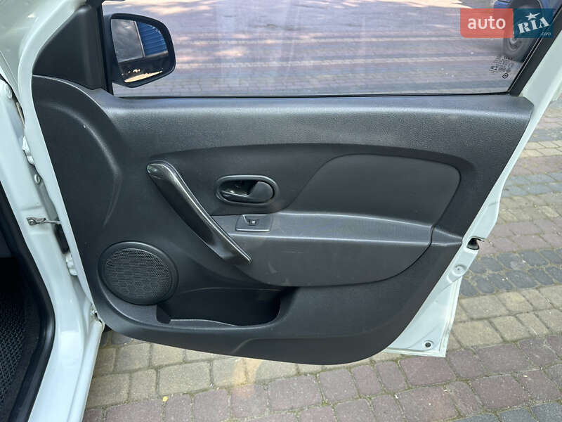 Седан Renault Logan 2019 в Черновцах