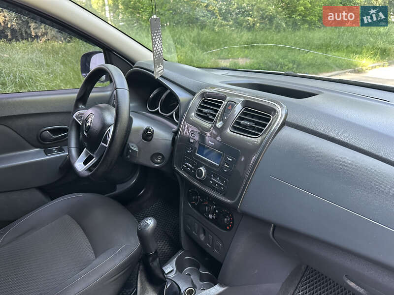 Седан Renault Logan 2019 в Черновцах