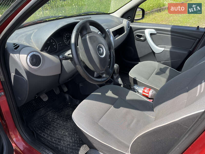 Седан Renault Logan 2012 в Львові