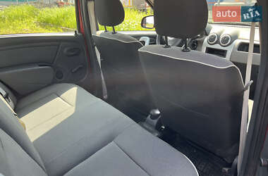 Седан Renault Logan 2012 в 