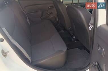 Седан Renault Logan 2015 в 