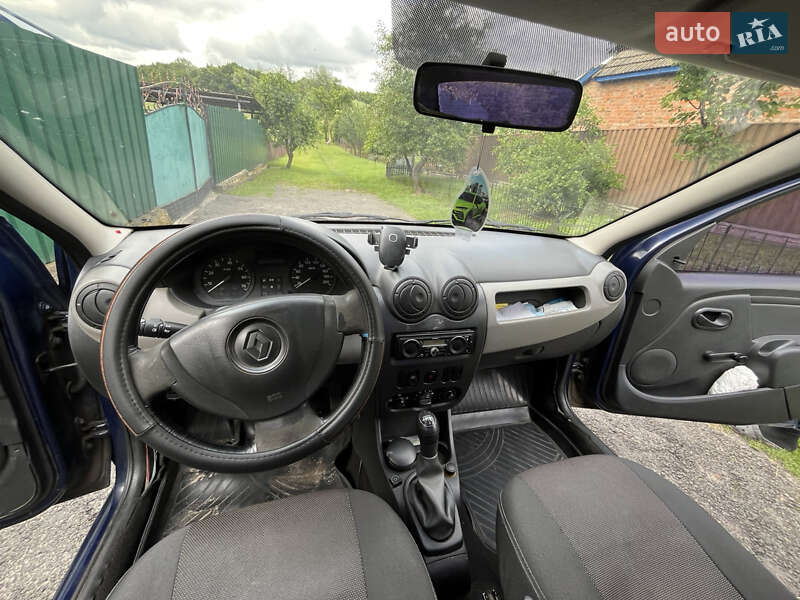 Седан Renault Logan 2010 в Лохвице