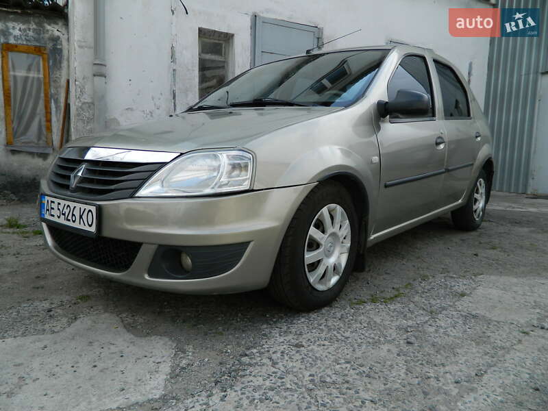 Седан Renault Logan 2011 в 