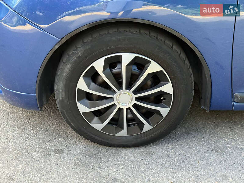 Універсал Renault Logan 2013 в Дніпрі