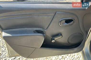 Седан Renault Logan 2010 в 