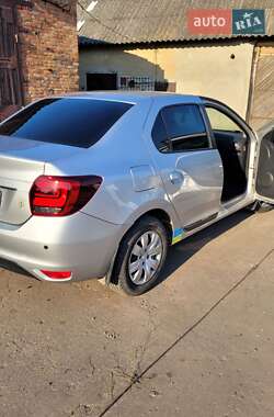 Седан Renault Logan 2016 в 