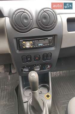 Седан Renault Logan 2010 в 
