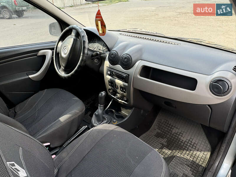 Седан Renault Logan 2010 в Новомосковске