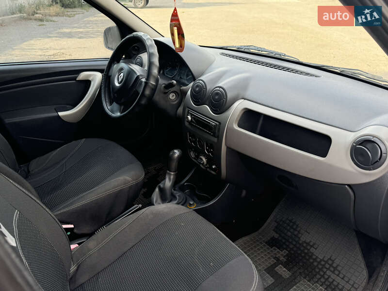 Седан Renault Logan 2010 в Новомосковске
