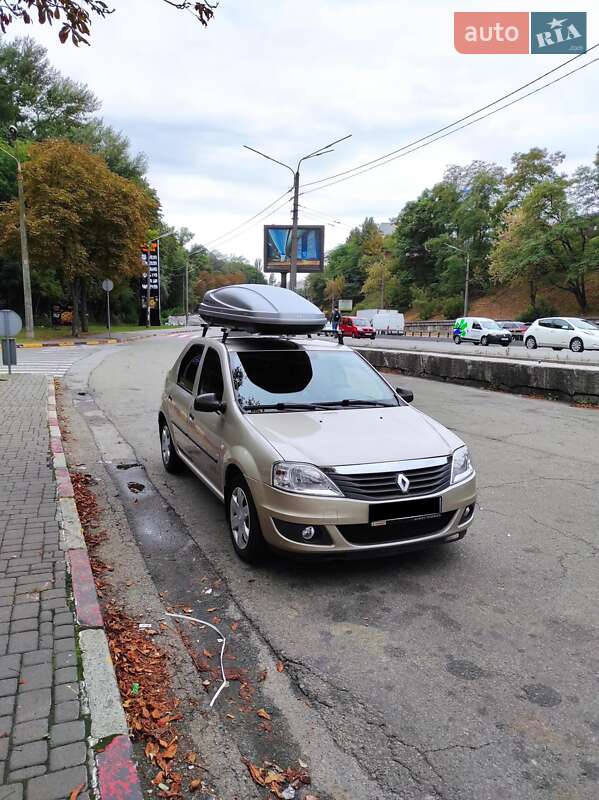 Седан Renault Logan 2012 в Львове