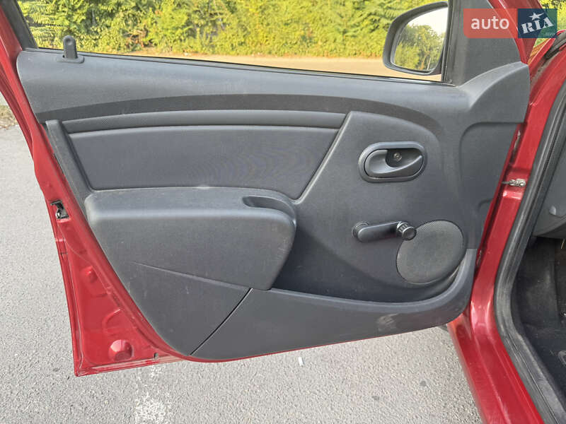 Седан Renault Logan 2009 в Днепре