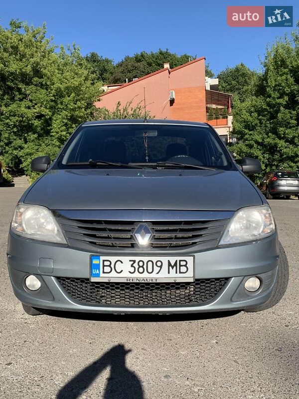 Седан Renault Logan 2010 в 