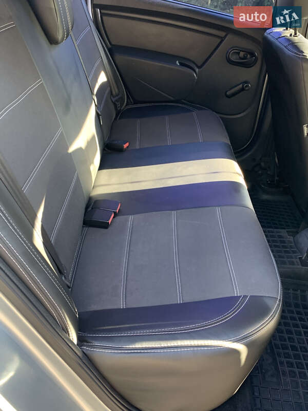 Седан Renault Logan 2010 в Львове