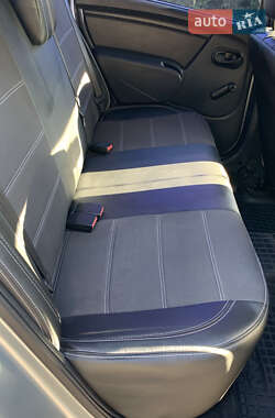 Седан Renault Logan 2010 в 