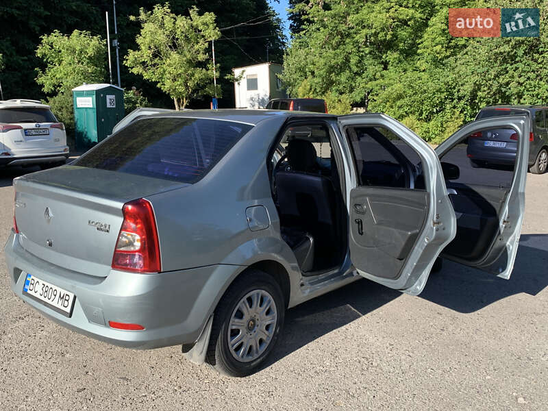 Седан Renault Logan 2010 в Львове