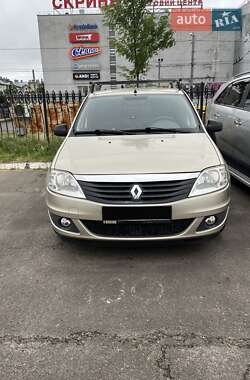 Седан Renault Logan 2012 в 