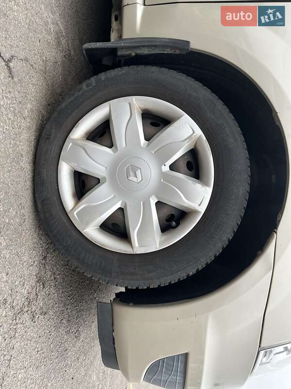 Седан Renault Logan 2012 в Львове