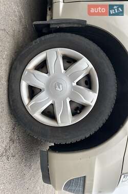 Седан Renault Logan 2012 в 